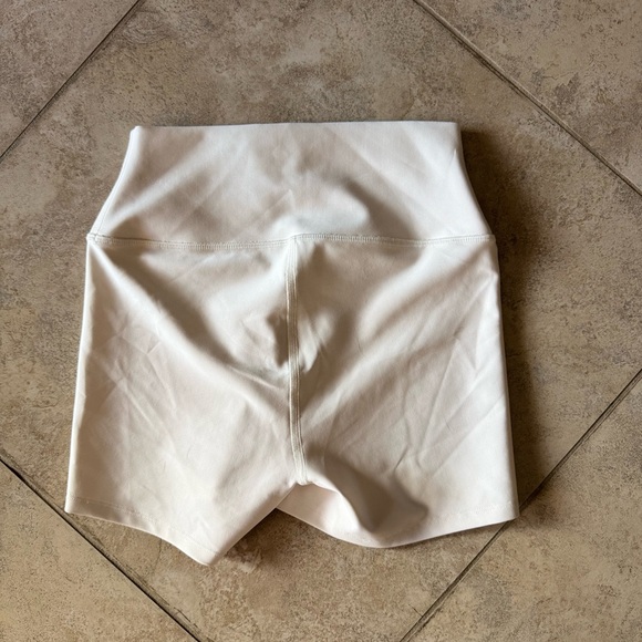 ALO Yoga Women's Cream Bike Shorts - Picture 3 of 5